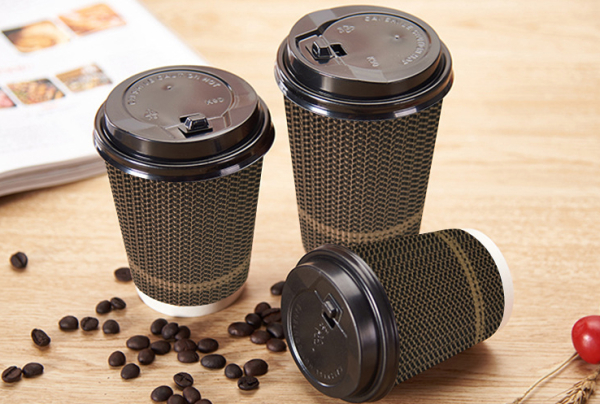 CUPS WATER BOTTLES/Discponsable cupls for coffee